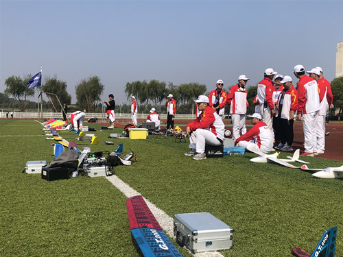 图4 为比赛做准备_副本.jpg 图4 为比赛做准备_副本.jpg