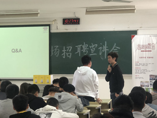 同学积极参与互动_副本.jpg 同学积极参与互动_副本.jpg
