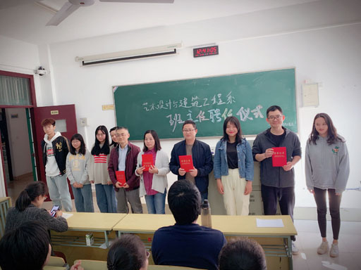 受聘老师3.jpg 受聘老师3.jpg