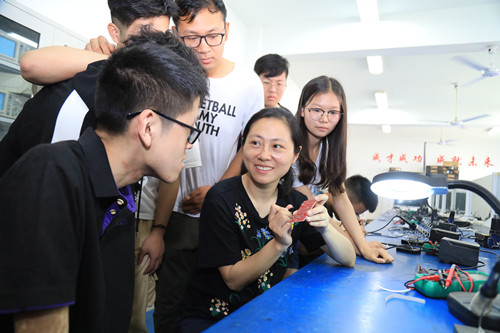 顾春燕现场指导_副本.jpg 顾春燕现场指导_副本.jpg