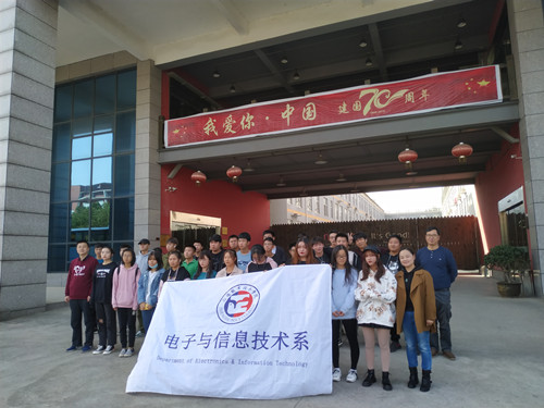 合影2_副本.jpg 合影2_副本.jpg