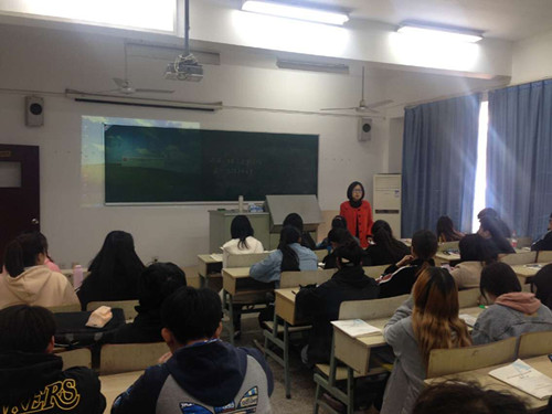 老师上课中_副本.jpg 老师上课中_副本.jpg