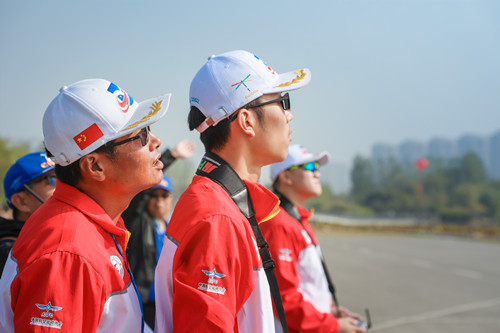 翟磊指导学生1_副本.jpg 翟磊指导学生1_副本.jpg