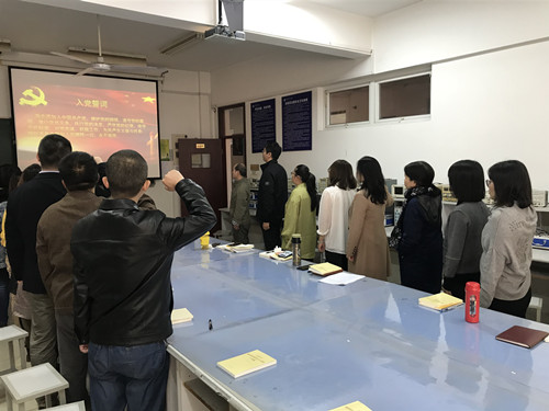 重温宣誓_副本.jpg 重温宣誓_副本.jpg