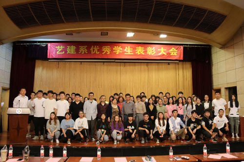 大会结束后全体领导老师及学生合影.jpg 大会结束后全体领导老师及学生合影.jpg