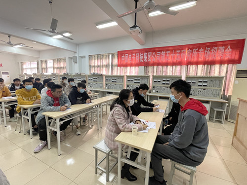 55所招聘会_副本.jpg 55所招聘会_副本.jpg