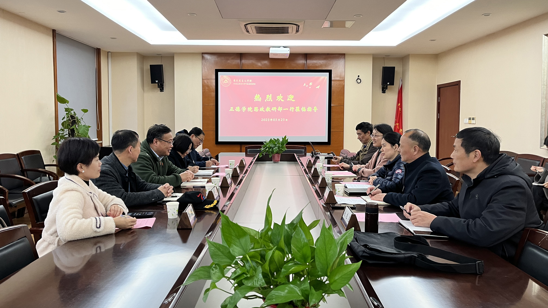 会议室1.jpg 会议室1.jpg