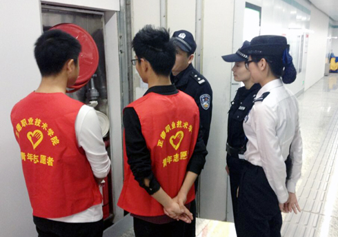 户外露出
志愿者参加岗前培训.jpg