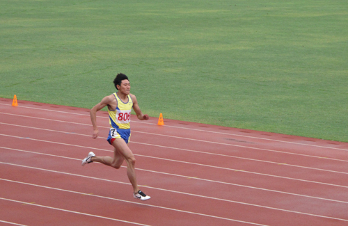 户外露出
吴德成同学在400米比赛中.jpg