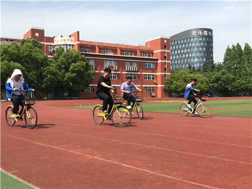 骑自行车比赛.jpg