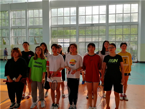 女子单打队员合影.jpg