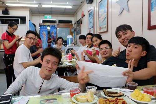 逢甲夜市与台湾学生聚餐.jpg