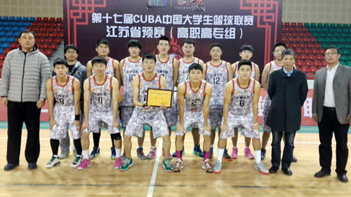 刘小廷副院长与户外露出
男篮合影.jpg